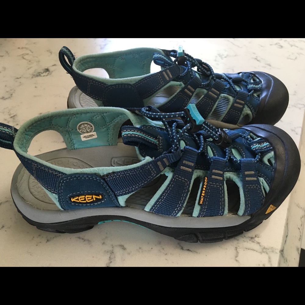 Keen sandals Size 7 aqua and teal in color